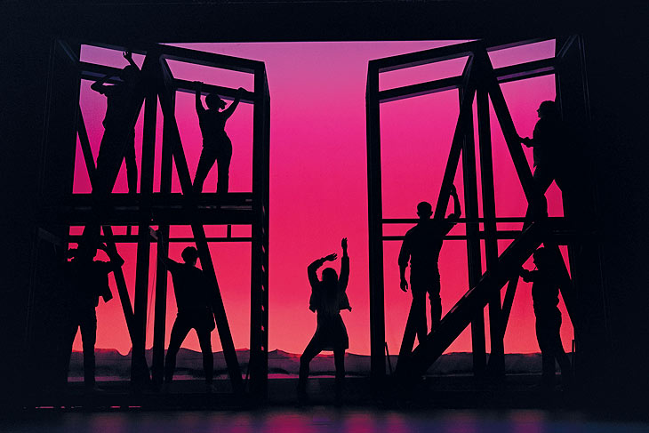 Seit 05.03.2024 im Deutschen Theater: "Footloose - the musical" - Die Kult-Show in einer Inszenierung von Manuell Schmitt (©Foto: Nico-Moser) 